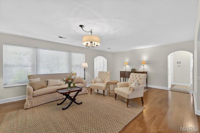 430 Cannonbury Drive, St Louis, MO 63119