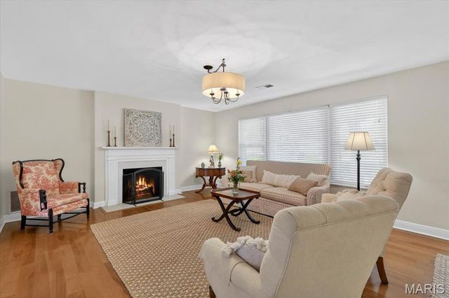 430 Cannonbury Drive, St Louis, MO 63119