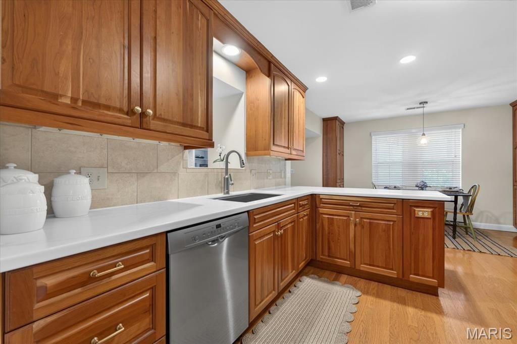 Image 14 of property listing at 430 Cannonbury Drive, St Louis, MO 63119