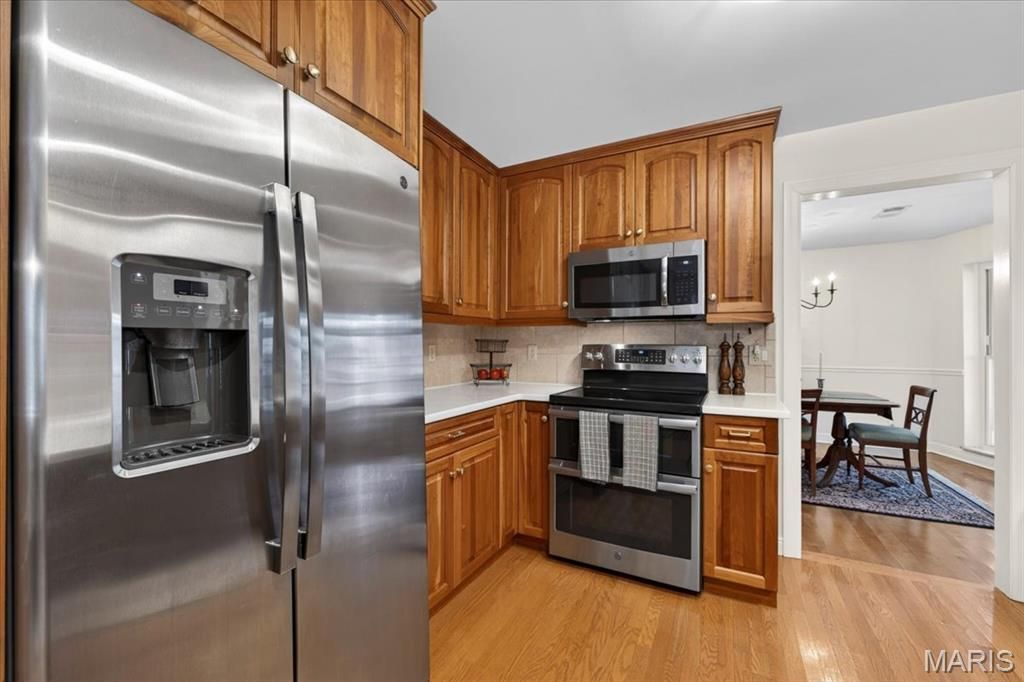 Image 15 of property listing at 430 Cannonbury Drive, St Louis, MO 63119