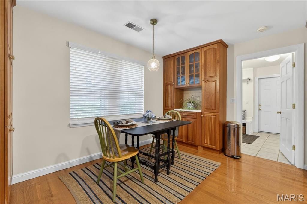 Image 17 of property listing at 430 Cannonbury Drive, St Louis, MO 63119