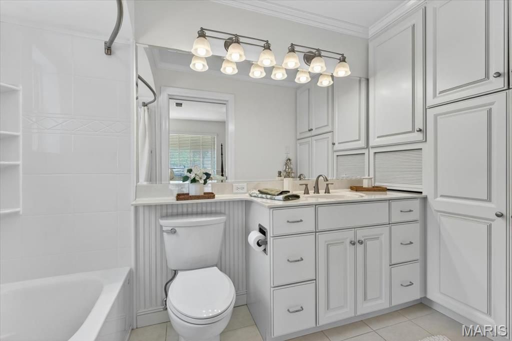 Image 24 of property listing at 430 Cannonbury Drive, St Louis, MO 63119