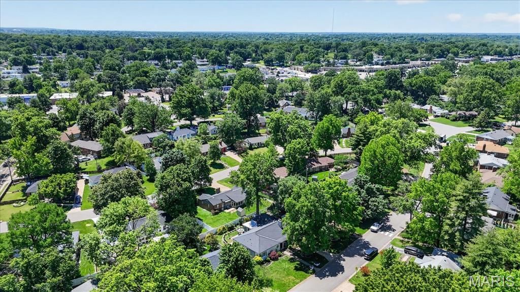 Image 38 of property listing at 430 Cannonbury Drive, St Louis, MO 63119