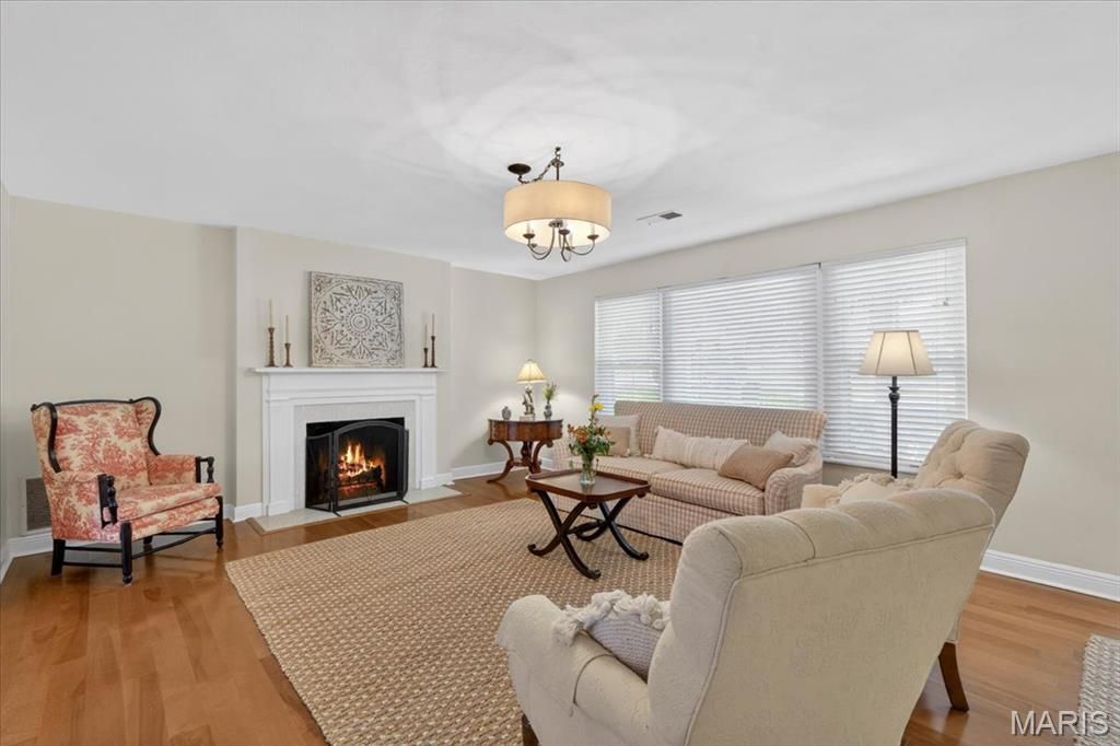 Image 9 of property listing at 430 Cannonbury Drive, St Louis, MO 63119