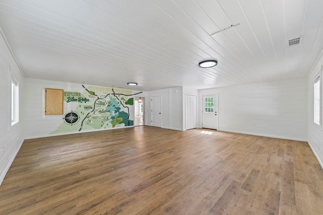 435 Dogwood Way, Blue Ridge, GA 30513