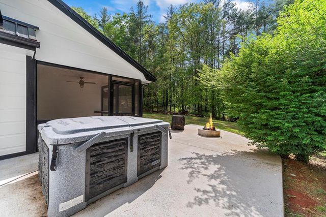 435 Dogwood Way, Blue Ridge, GA 30513
