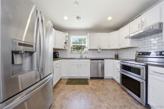 9515 E 97th Street North, Owasso, OK 74055