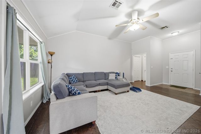 9515 E 97th Street North, Owasso, OK 74055
