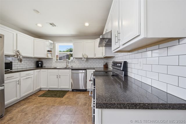 9515 E 97th Street North, Owasso, OK 74055