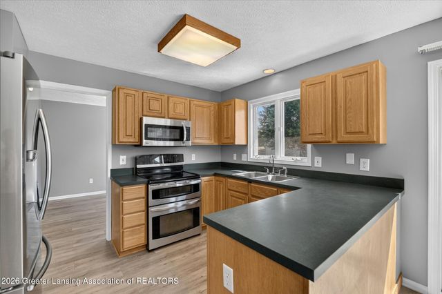 7211 Captiva Drive, Lansing, MI 48917