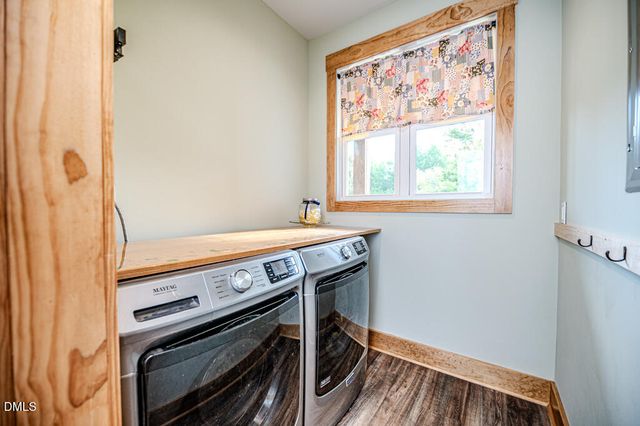 423 Old Nc 87, Cameron, NC 28326
