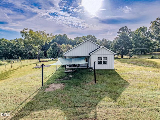 423 Old Nc 87, Cameron, NC 28326