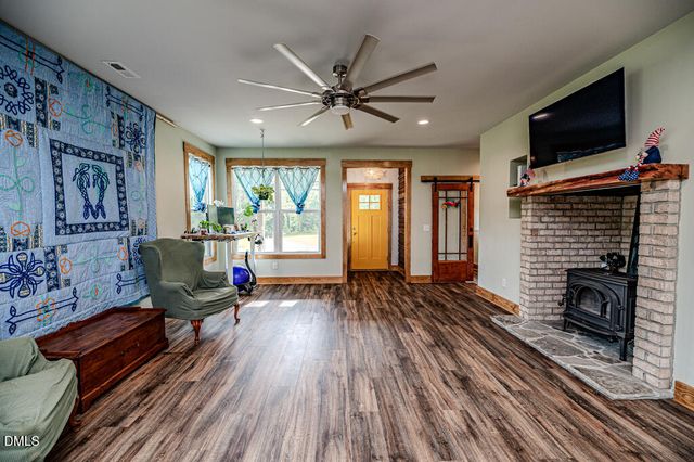 423 Old Nc 87, Cameron, NC 28326