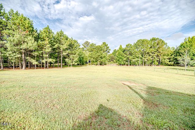 423 Old Nc 87, Cameron, NC 28326