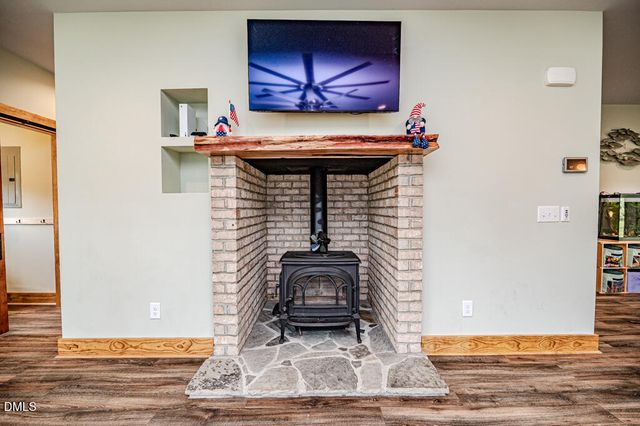 423 Old Nc 87, Cameron, NC 28326
