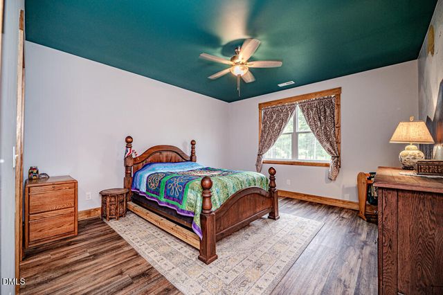 423 Old Nc 87, Cameron, NC 28326