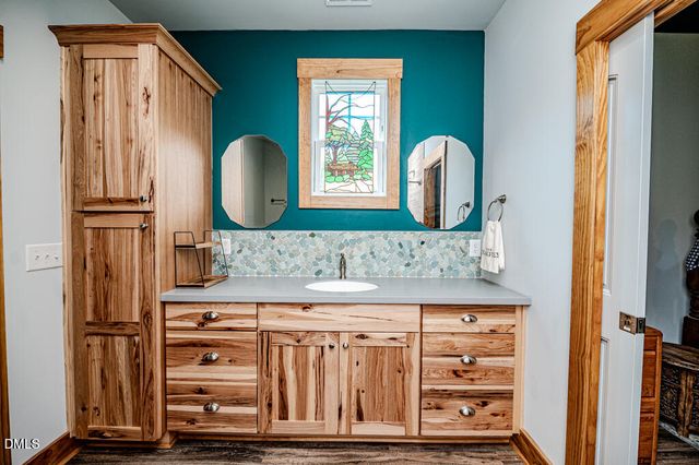 423 Old Nc 87, Cameron, NC 28326