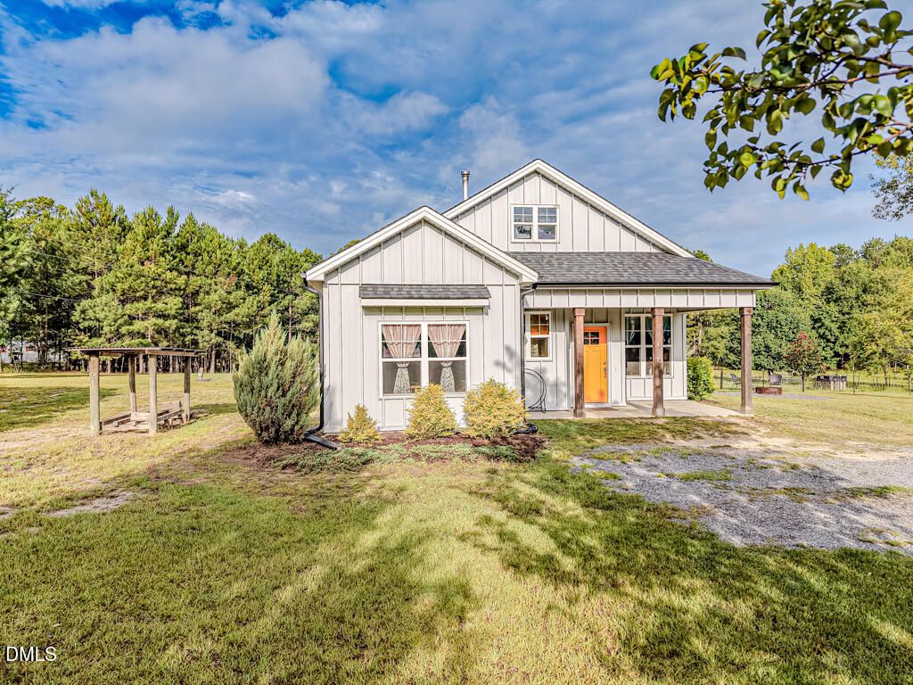 423 Old Nc 87, Cameron, NC 28326