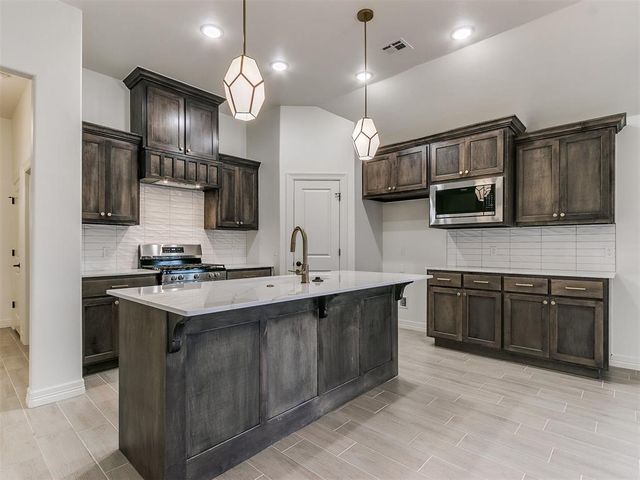 7717 Three Woods Lane, Yukon, OK 73099