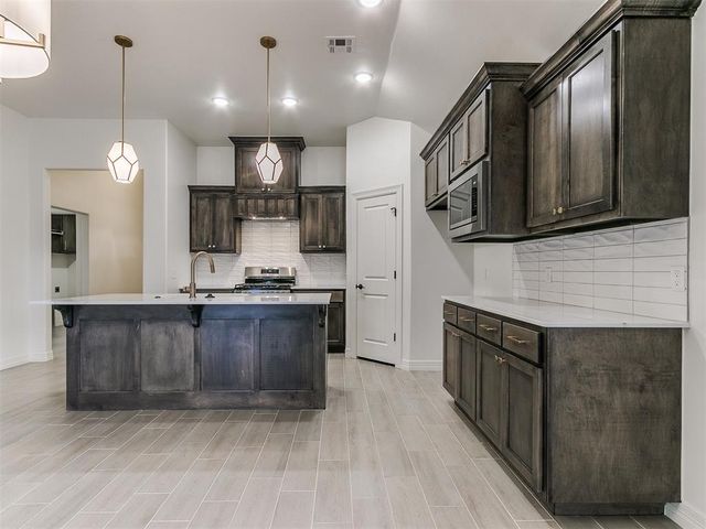 7717 Three Woods Lane, Yukon, OK 73099