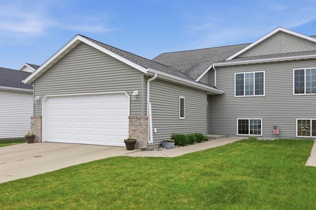 1551 34TH Avenue S, Moorhead, MN 56560