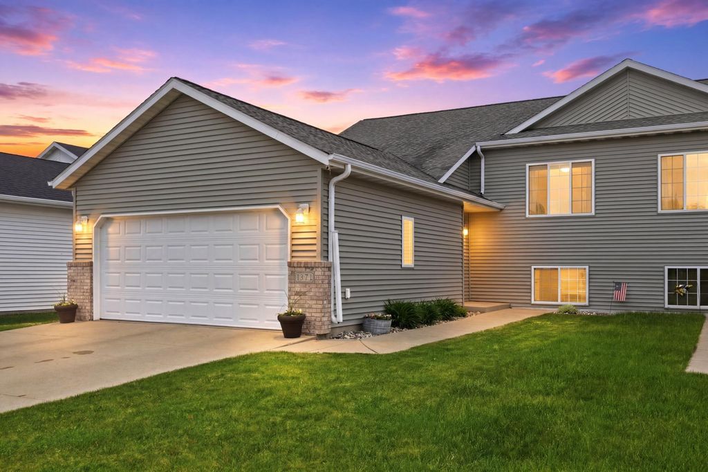 1551 34TH Avenue S, Moorhead, MN 56560