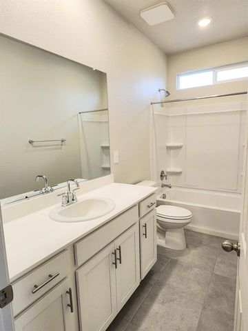 1792 Skagway Ave, Manteca, CA 95337