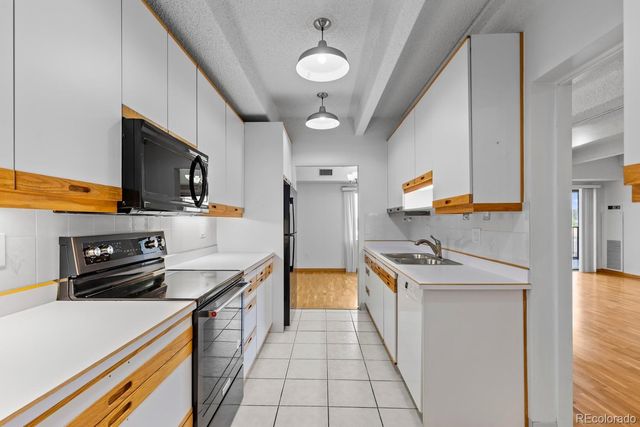 7877 E Mississippi Avenue 402, Denver, CO 80247
