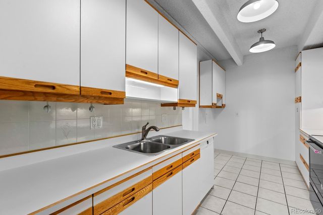 7877 E Mississippi Avenue 402, Denver, CO 80247