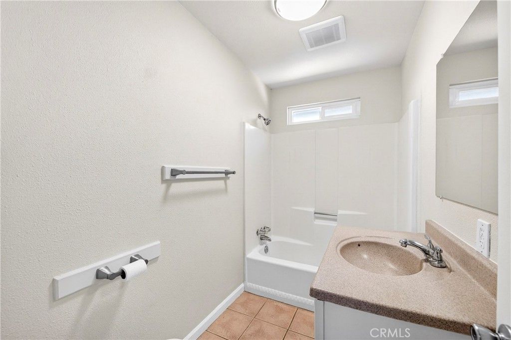 Image 12 of property listing at 16527 Vine Street, Hesperia, CA 92345