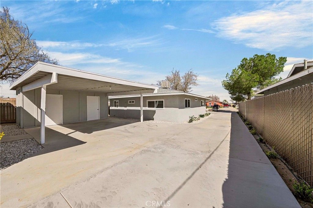 Image 13 of property listing at 16527 Vine Street, Hesperia, CA 92345