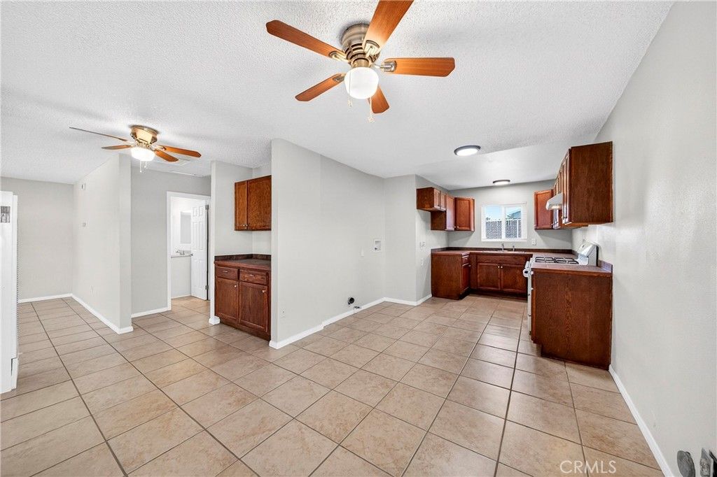 Image 3 of property listing at 16527 Vine Street, Hesperia, CA 92345