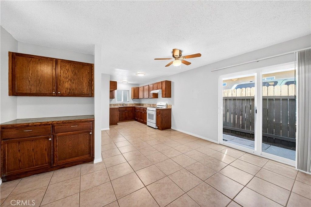 Image 4 of property listing at 16527 Vine Street, Hesperia, CA 92345