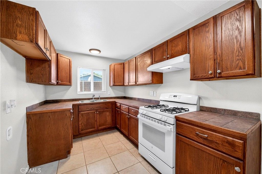 Image 5 of property listing at 16527 Vine Street, Hesperia, CA 92345