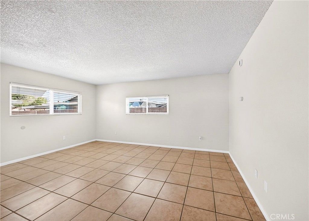 Image 9 of property listing at 16527 Vine Street, Hesperia, CA 92345