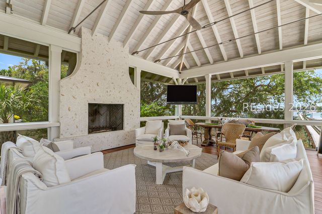 59 N Calibogue Cay Rd, Hilton Head Island, SC 29928