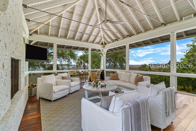 59 N Calibogue Cay Rd, Hilton Head Island, SC 29928