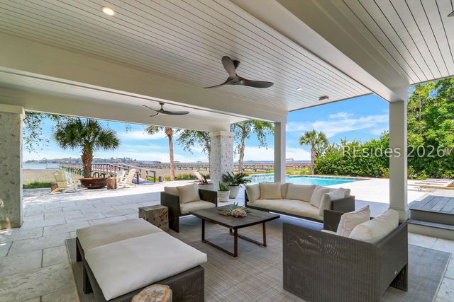 59 N Calibogue Cay Rd, Hilton Head Island, SC 29928