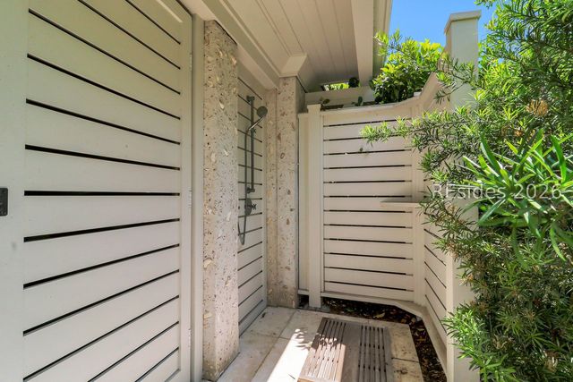 59 N Calibogue Cay Rd, Hilton Head Island, SC 29928