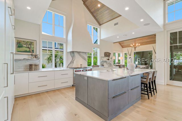 59 N Calibogue Cay Rd, Hilton Head Island, SC 29928