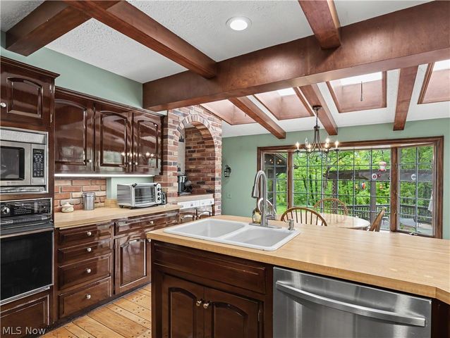 4140 W Bath Road, Akron, OH 44333