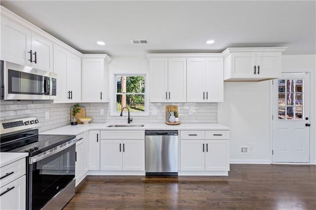 3252 Pinehill Drive, Decatur, GA 30032