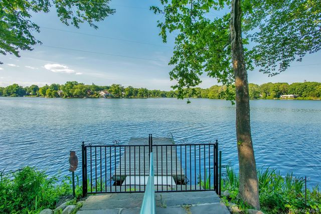 99 Waterside Close, Eastchester, NY 10709