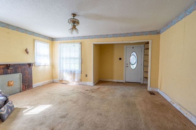 2010 W Gaines St, Lawrenceburg, TN 38464