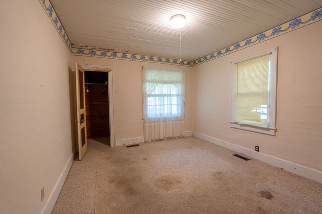 2010 W Gaines St, Lawrenceburg, TN 38464