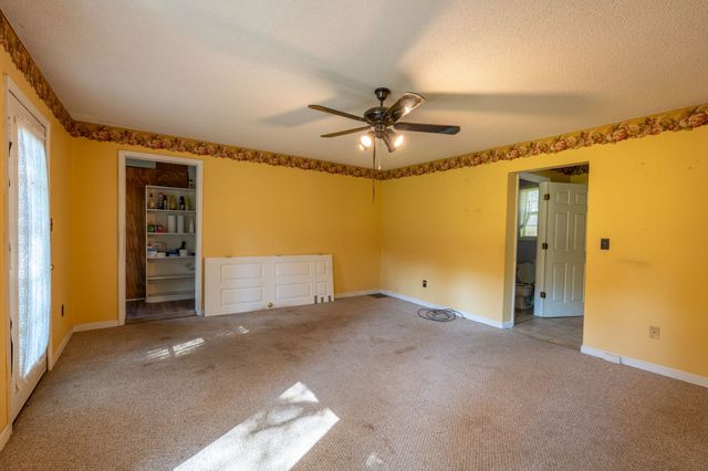 2010 W Gaines St, Lawrenceburg, TN 38464