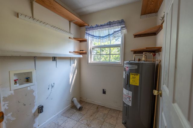 2010 W Gaines St, Lawrenceburg, TN 38464