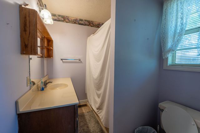 2010 W Gaines St, Lawrenceburg, TN 38464