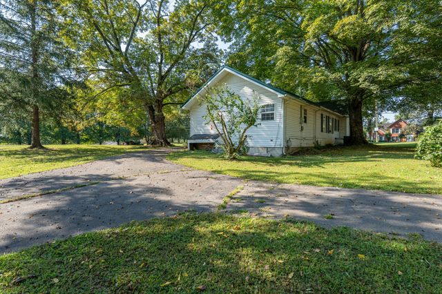 2010 W Gaines St, Lawrenceburg, TN 38464