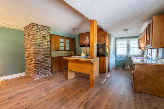 2010 W Gaines St, Lawrenceburg, TN 38464